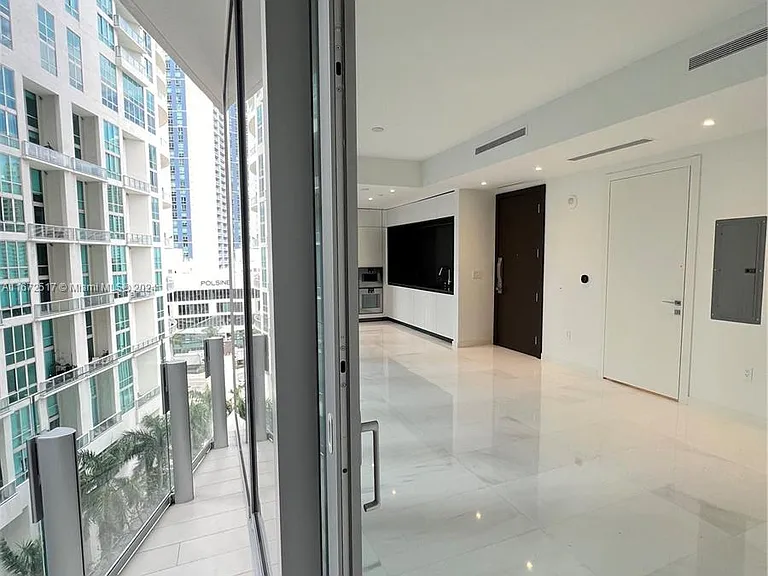 300 S Biscayne Blvd #806E — Photo 8