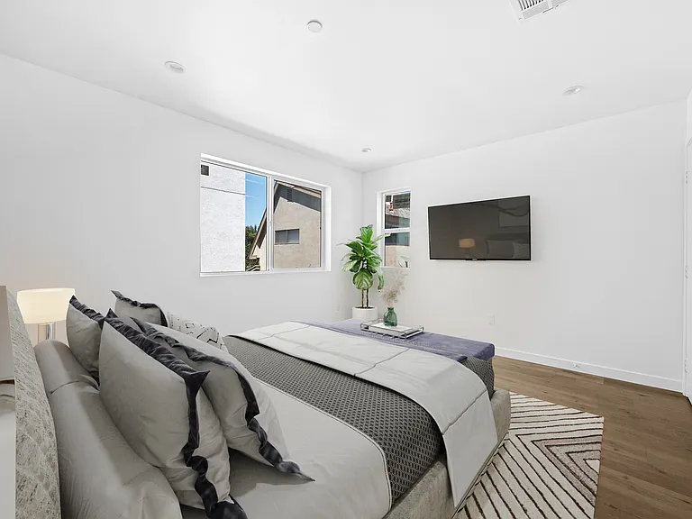6830 Hazeltine Ave — Photo 24
