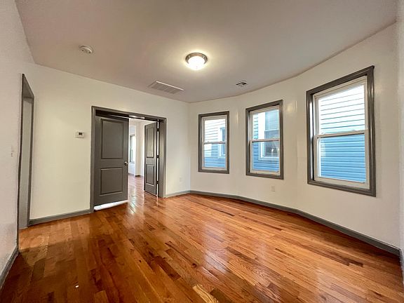 3rd image of 179 Virginia Ave #2A