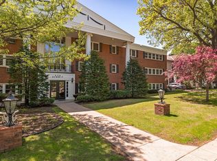 456 Summit Ave APT 306, Saint Paul, MN 55102