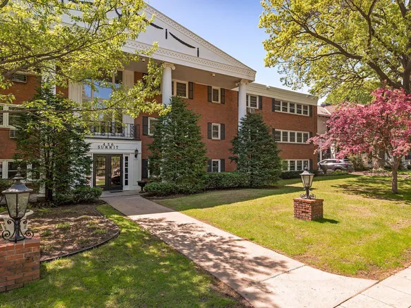 456 Summit Ave APT 306, Saint Paul, MN 55102