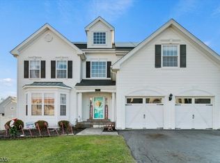 365 Stonehenge Dr, Phillipsburg, NJ 08865