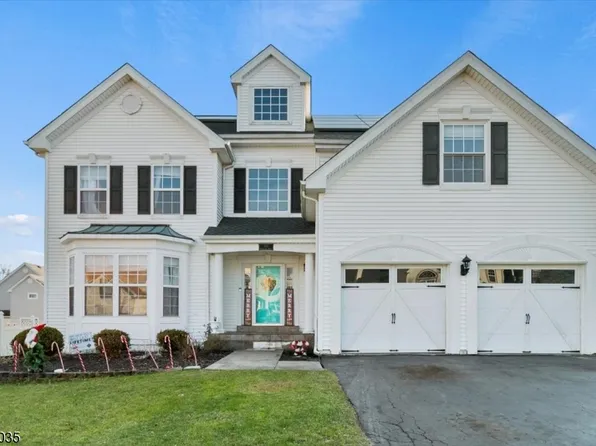 365 Stonehenge Dr, Lopatcong Twp., NJ 08865