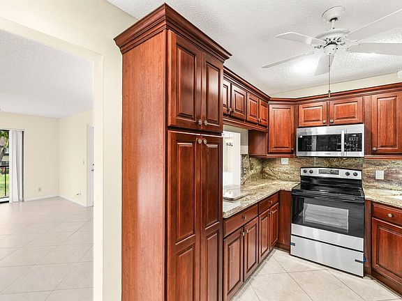 5th image of 721 Sunny Pine Way #B2
