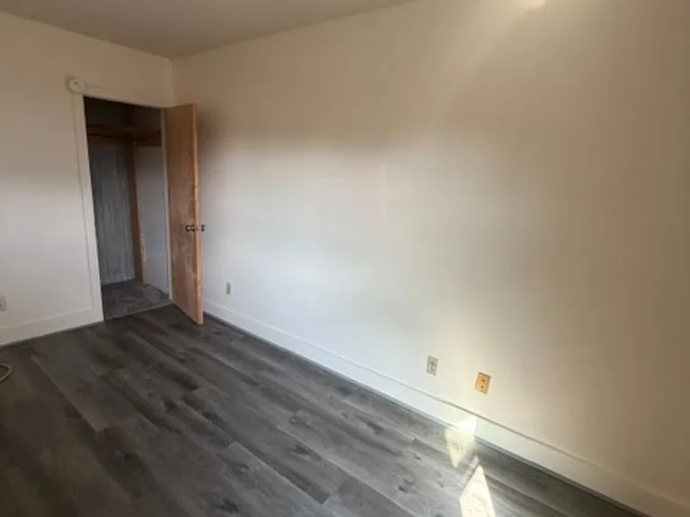 210 N Liberty St — Photo 12