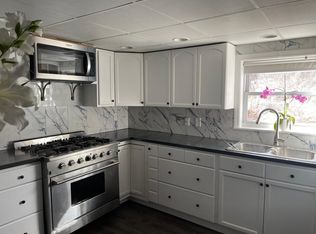 8 Hunter Hill Rd, North Branford, CT 06471