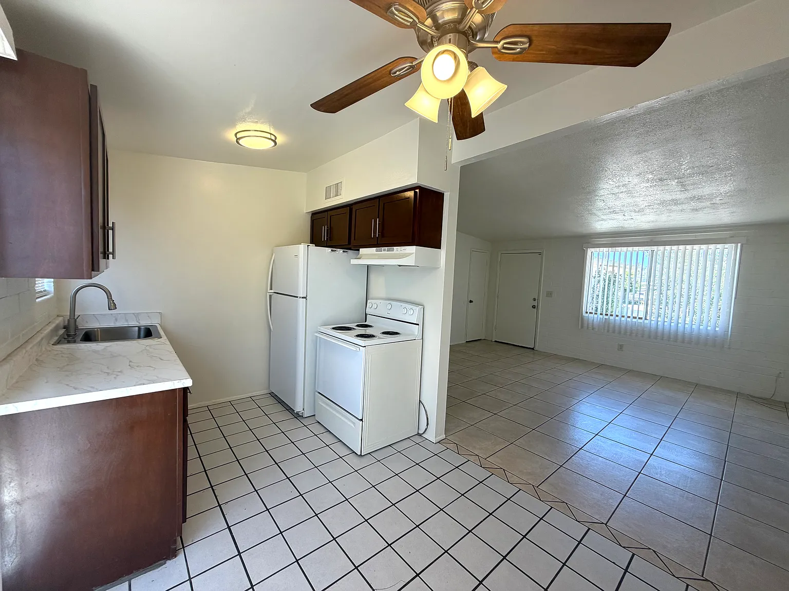 2 bed, 850 sqft, $925 — Photo 2