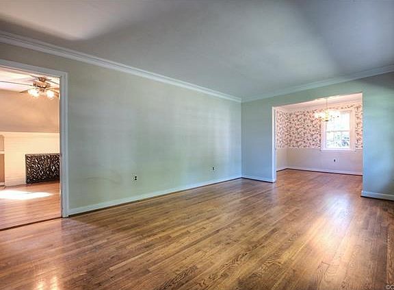 4th image of 8605 Freestone Ave