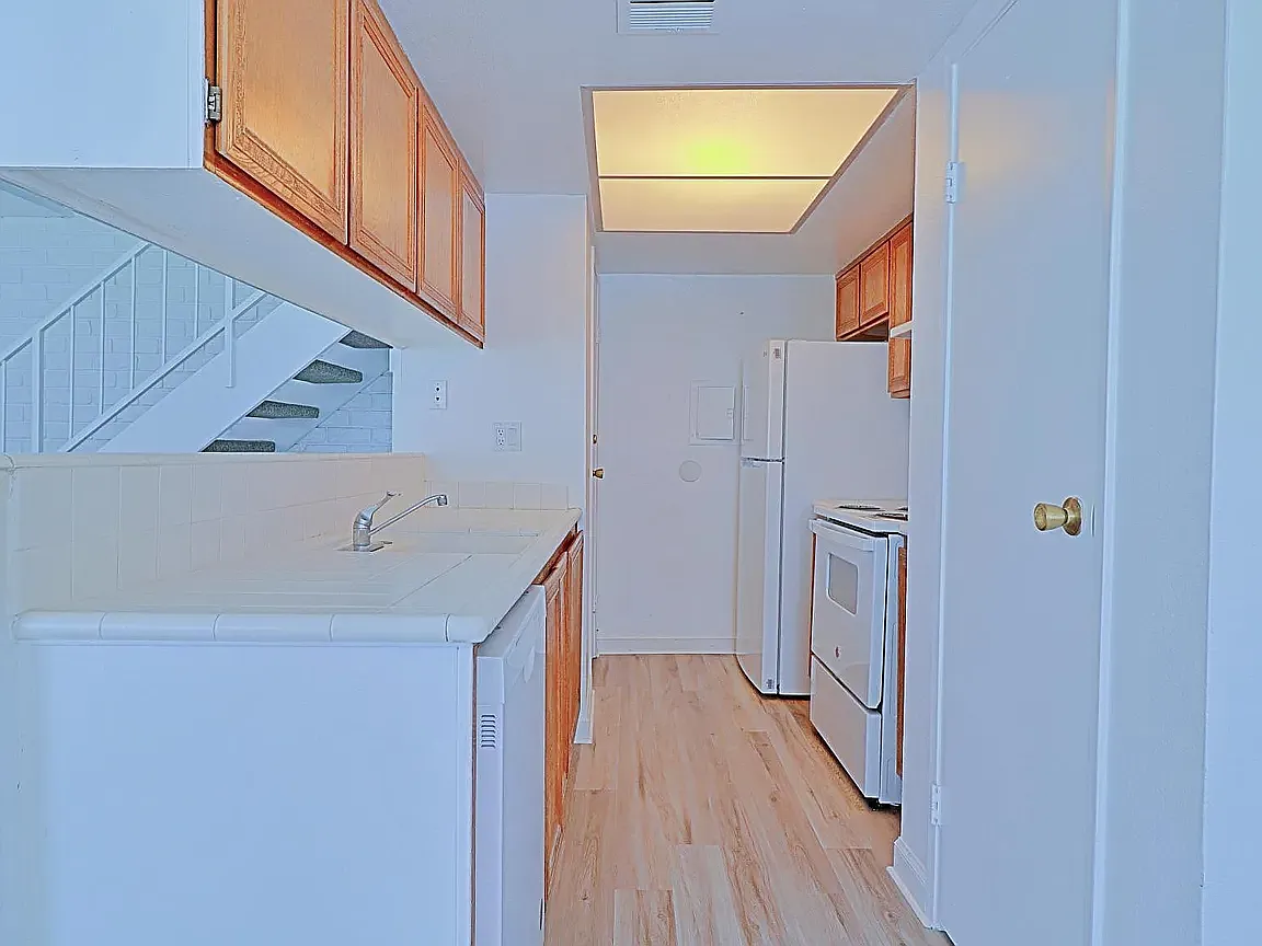 2 bed, 840 sqft, $1,850 — Photo 3