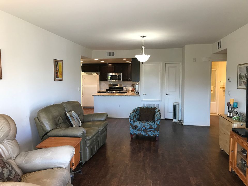 1st image of 1008 Los Angeles Ave Unit 105