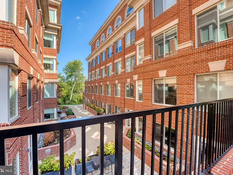 635 Slaters Ln #306 — Photo 38