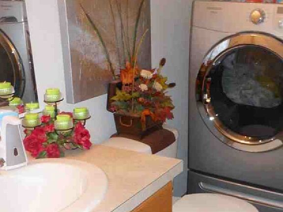 1/2 bath & laundry 1