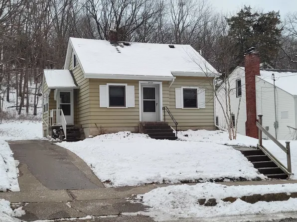 2425 Roosevelt St, Dubuque, IA 52001