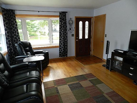 2nd image of 1949 N 117th St