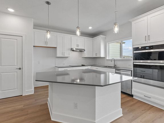 Kitchen with Spacious Island