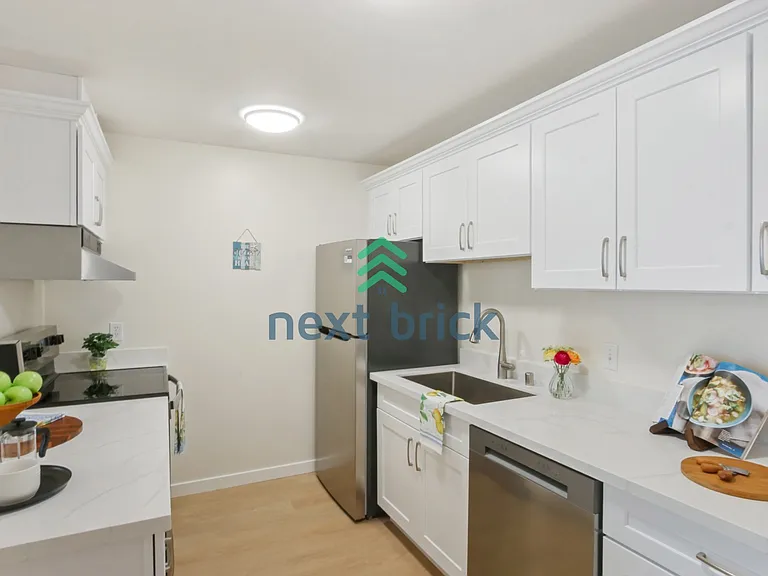 2104 Alki Ave SW #306 — Photo 9
