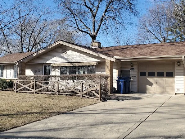 1818 Warwick Ln, Schaumburg, IL 60193