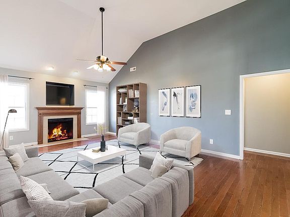 2nd image of 1281 Suellen Way