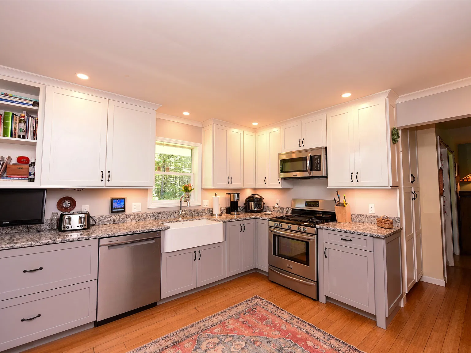 3 bed, 2.0 bath, 1680 sqft, $8,000 — Photo 4