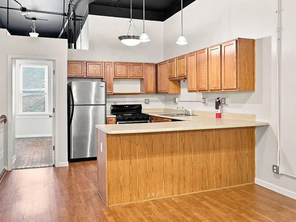 412 Main St #2