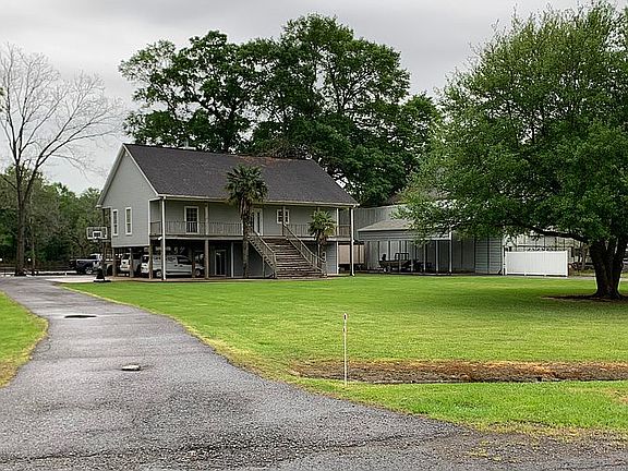 3rd image of 2300 Bayou Darbonne Dr