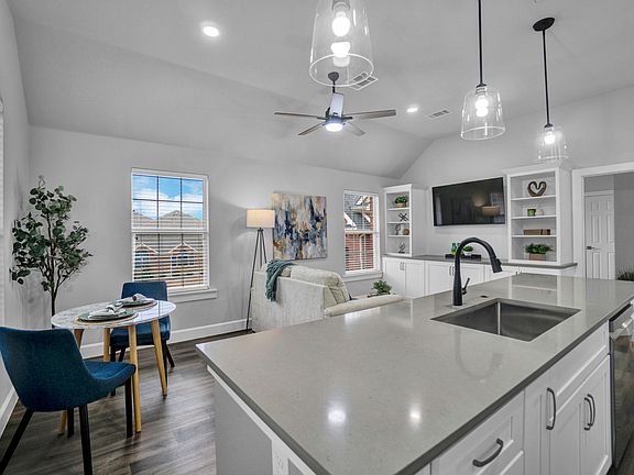 4th image of 1201 Apache Lake Dr