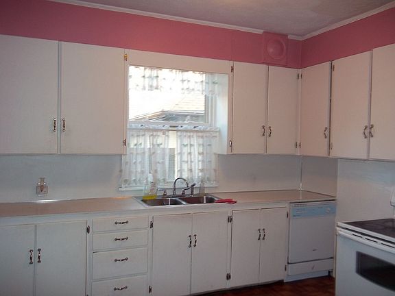 2nd image of 4715 California St