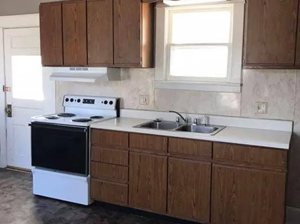 940 Grandview Ave, Muscatine, IA 52761