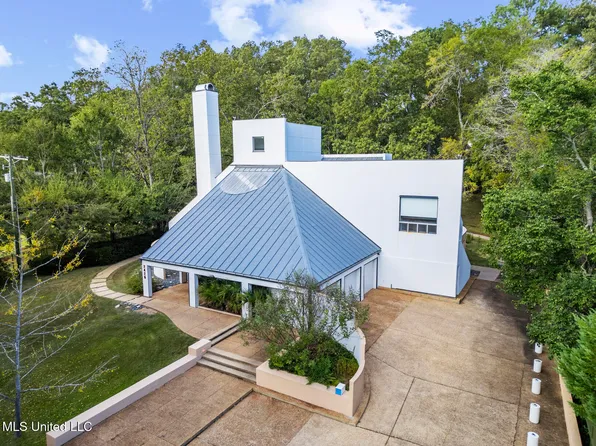 2426 Eastover Dr, Jackson, MS 39211