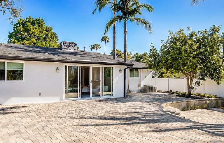 1505 Riviera Dr — Photo 12