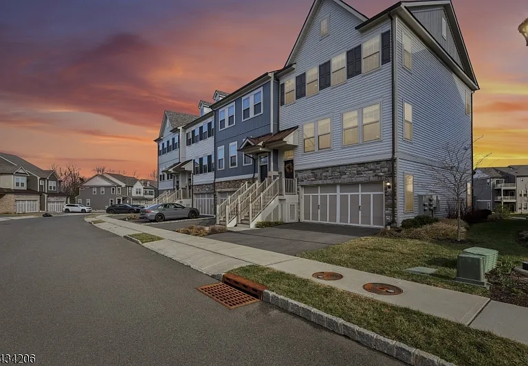 21 Dahlia Dr — Photo 48