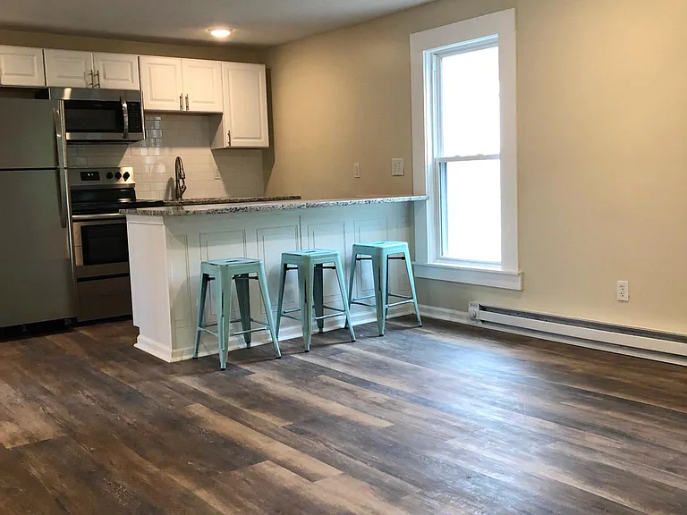 110 Charles Ave — Photo 5