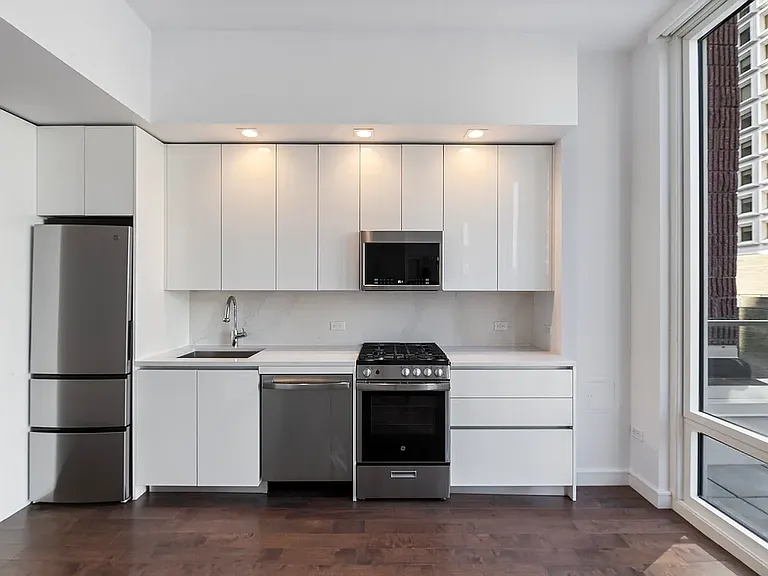 232 E 54th St #10A — Photo 10