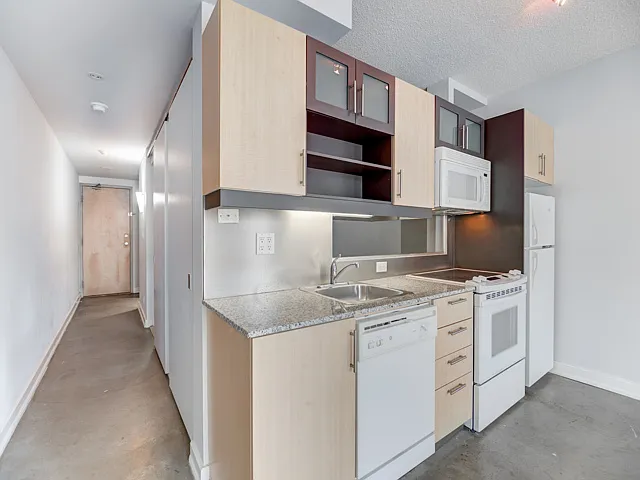 350 Wellington St W #M08 — Photo 10