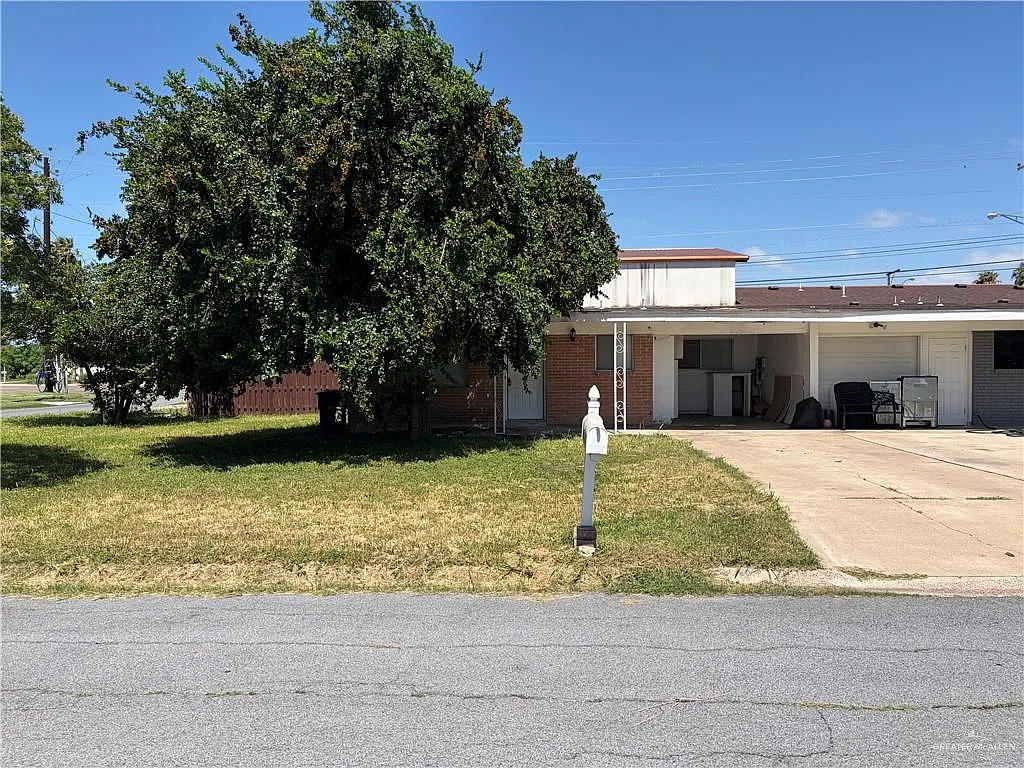 2 bed, 1.0 bath, 778 sqft, $950 — Photo 1