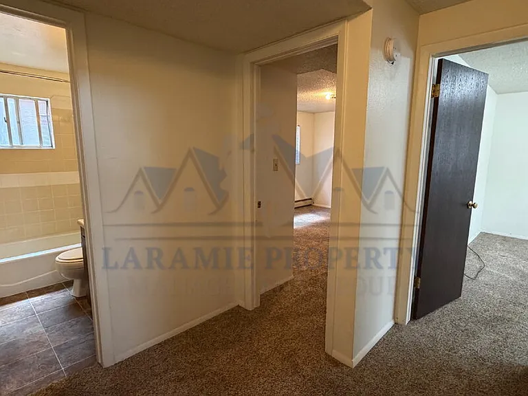 710 Downey St #18 — Photo 11