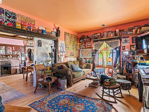 4th image of 3856 West St