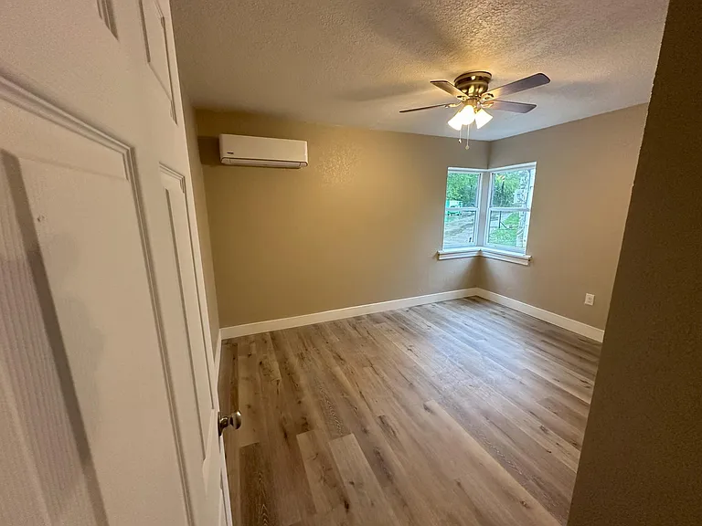 401 Mountain Valley St #B5 — Photo 5