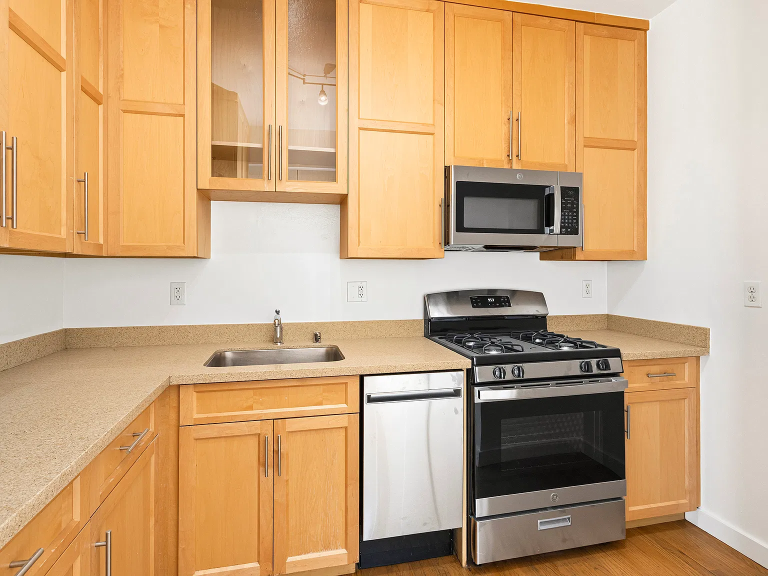 2 bed, $6,195 — Photo 4