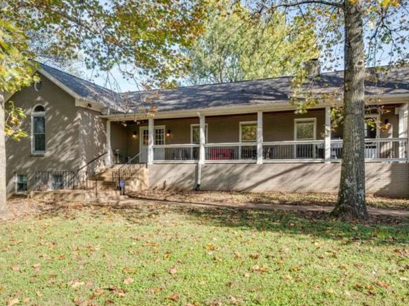 1102 General Macarthur Dr