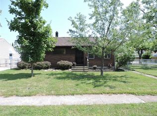 5 Delray Dr, Cheektowaga, NY 14225