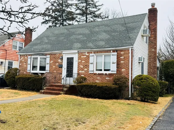 31 Prince Street, New Hyde Park, NY 11040