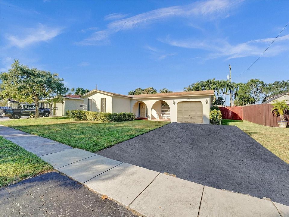 1st image of 4965 SW 90th Ter