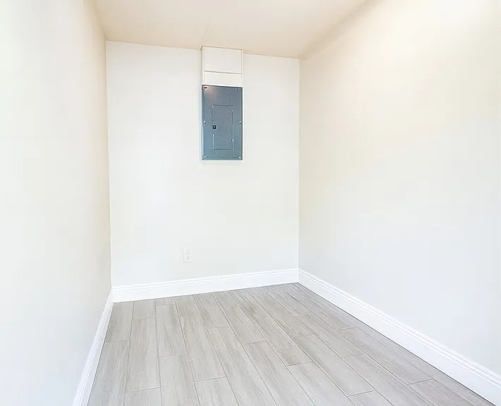 5453 11th Ave — Photo 9