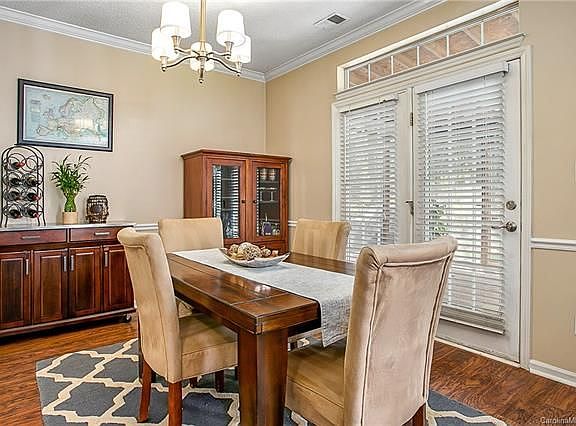 4th image of 3113 Crescent Knoll Dr