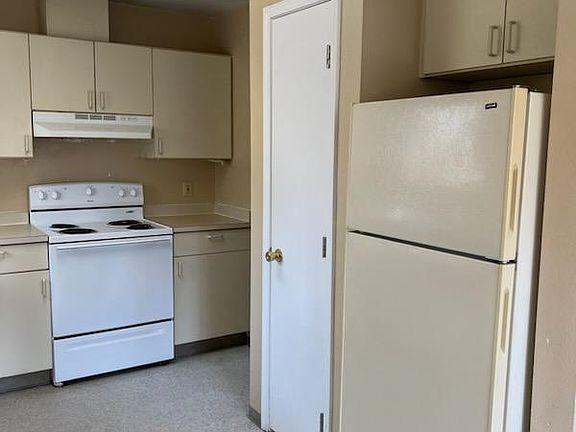 3rd image of 200 NW Brandon Dr APT 3