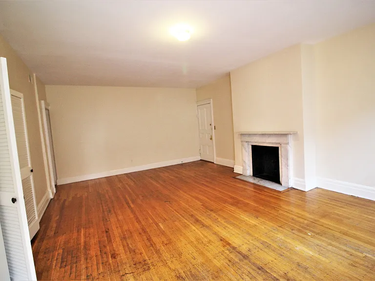 920 Saint Paul St — Photo 3