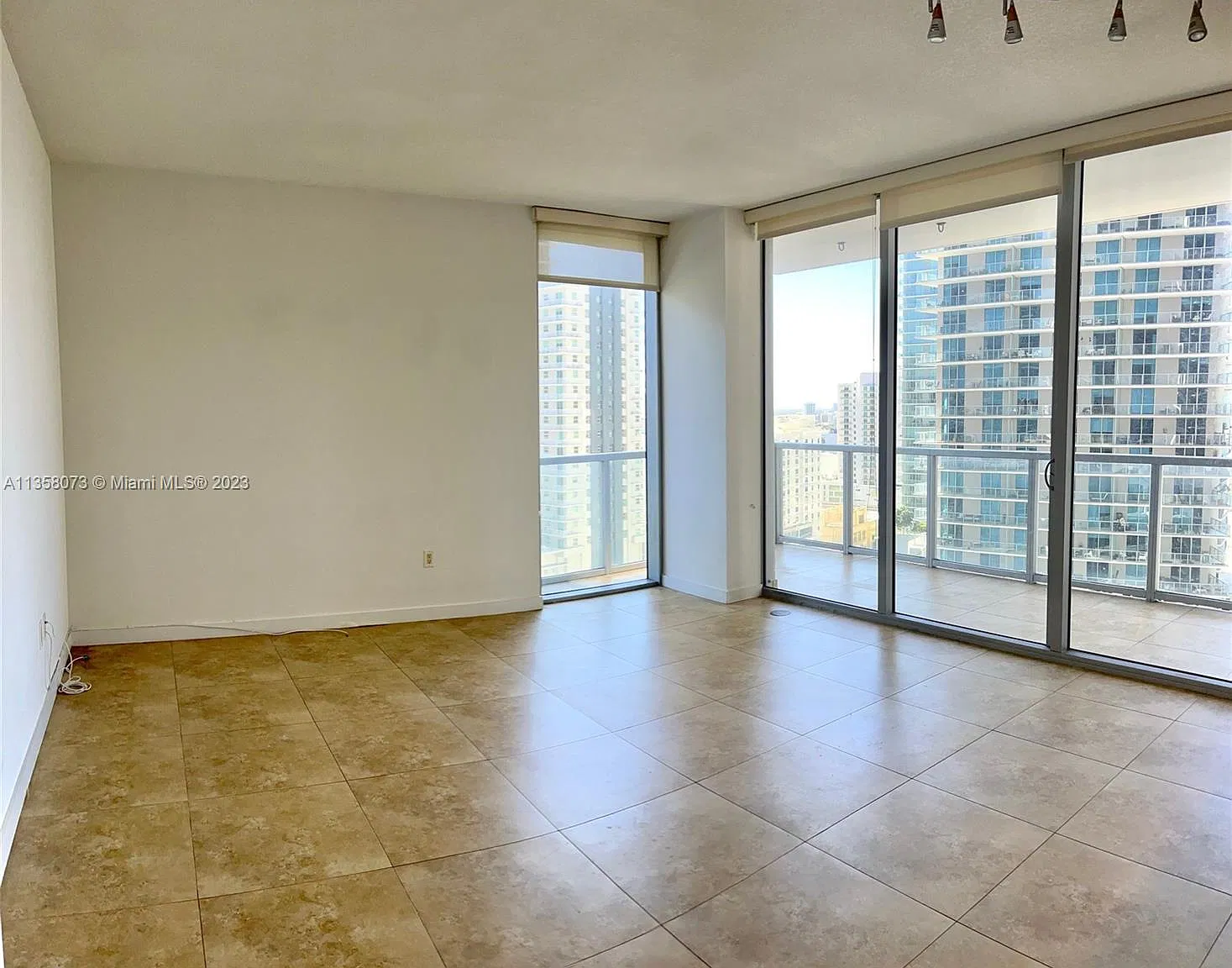 2 bed, 2.5 bath, 1268 sqft, $3,990 — Photo 4