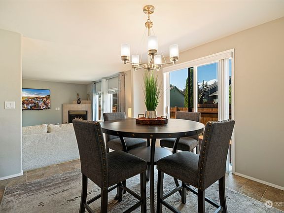 5th image of 17628 28th Avenue NE #81