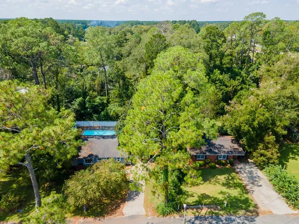 102&104 S Taylor St, Nicholls, GA 31554